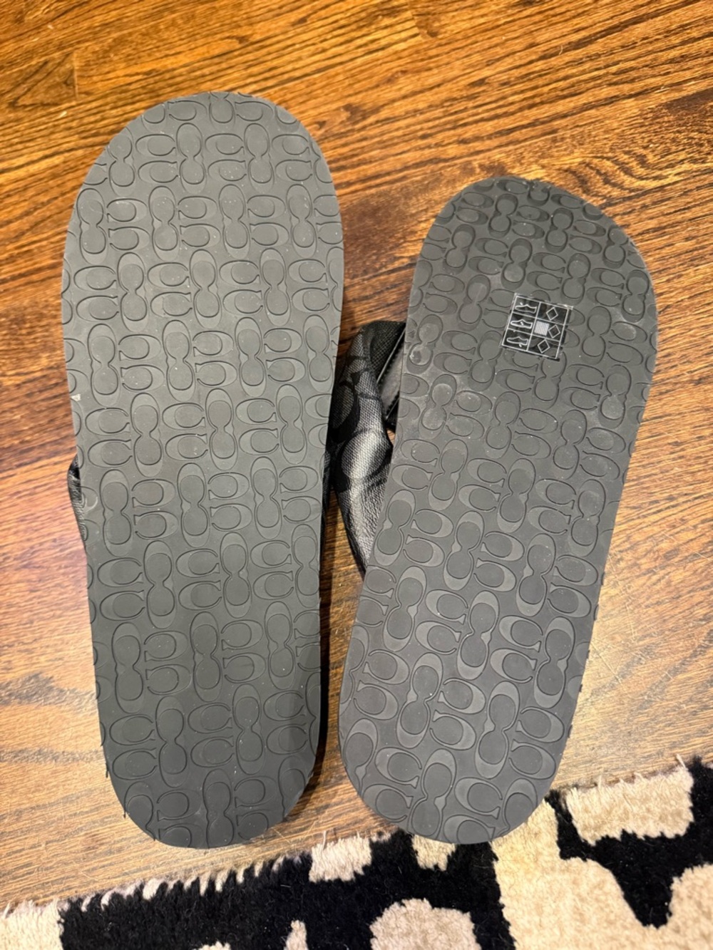 New Coach Men's Black Signature Pattern Toe Flip Flop Sandal G4921 - Picture 4 of 5
